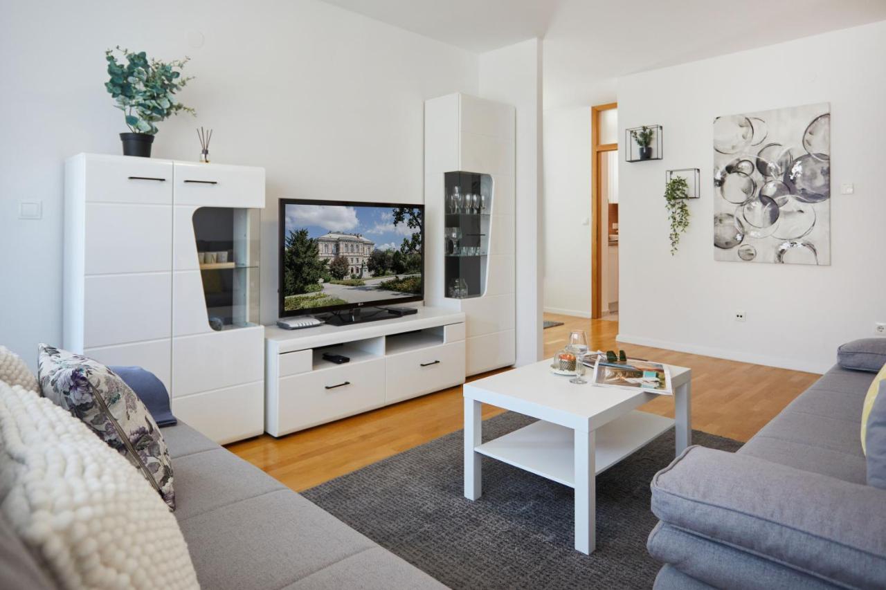 Spacious 2Bdr Apartment Near Business District Zagreb Exterior photo